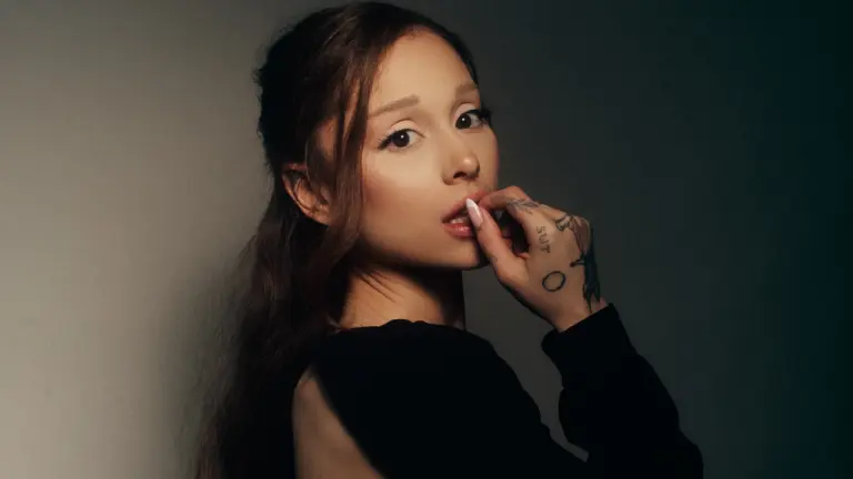 Ariana Grande saca toda su rabia en ‘Petal’ y la crítica lo aplaude